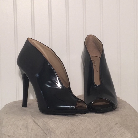 BCBGeneration Shoes - NWOT BCBG patent leather peep toe heel